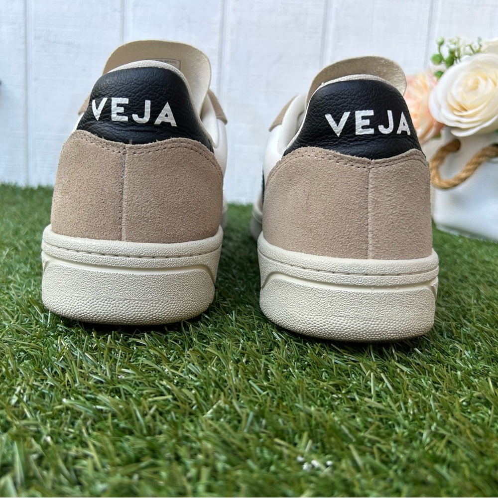 VEJA
'V-1O CHROMEFREE LEATHER' SNEAKERS
$199 O-EXTRA WHITE BLACK SAHARA men 7 👟 - Picture 11 of 16